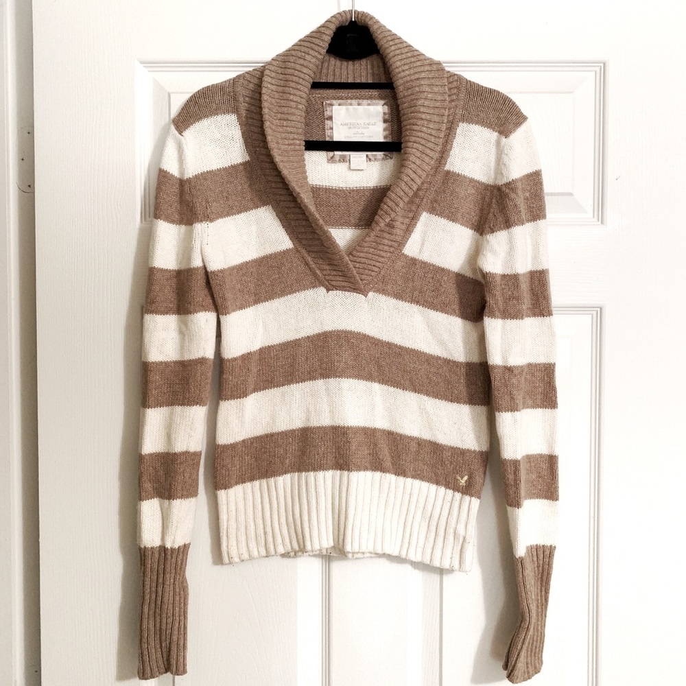 American Eagle 🦅 Tan and White Cowl Neck Sweater